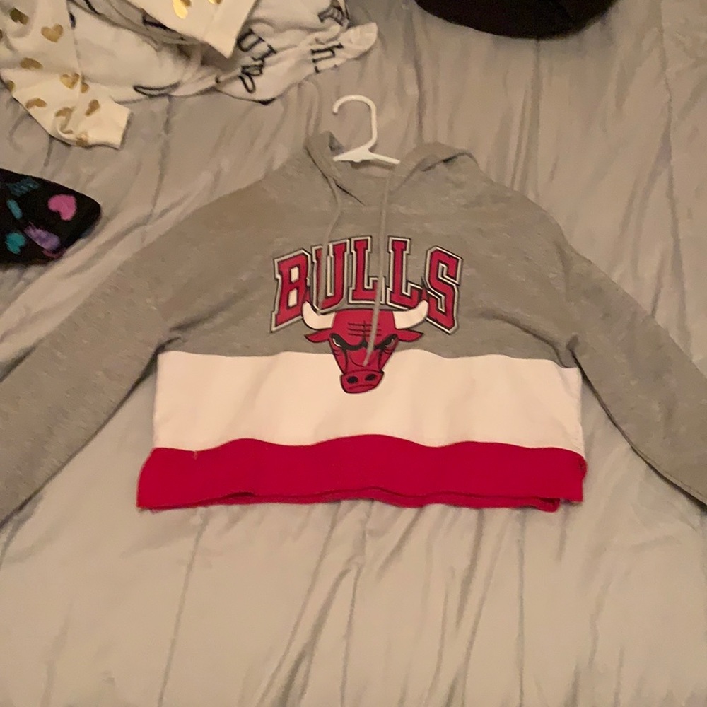 Crop top bulls hoodie .
